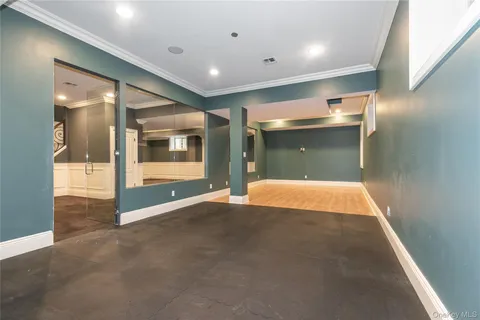 $2,588,000 | 12 Knollwood Road, Roslyn, NY 11576