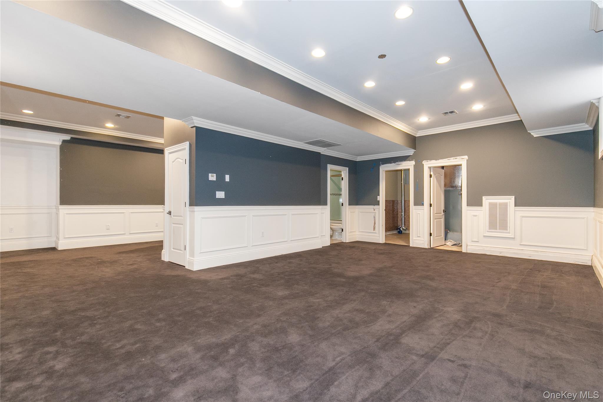 12 Knollwood Road Roslyn, NY 11576 - Photo 37 of 41 a view of an empty room