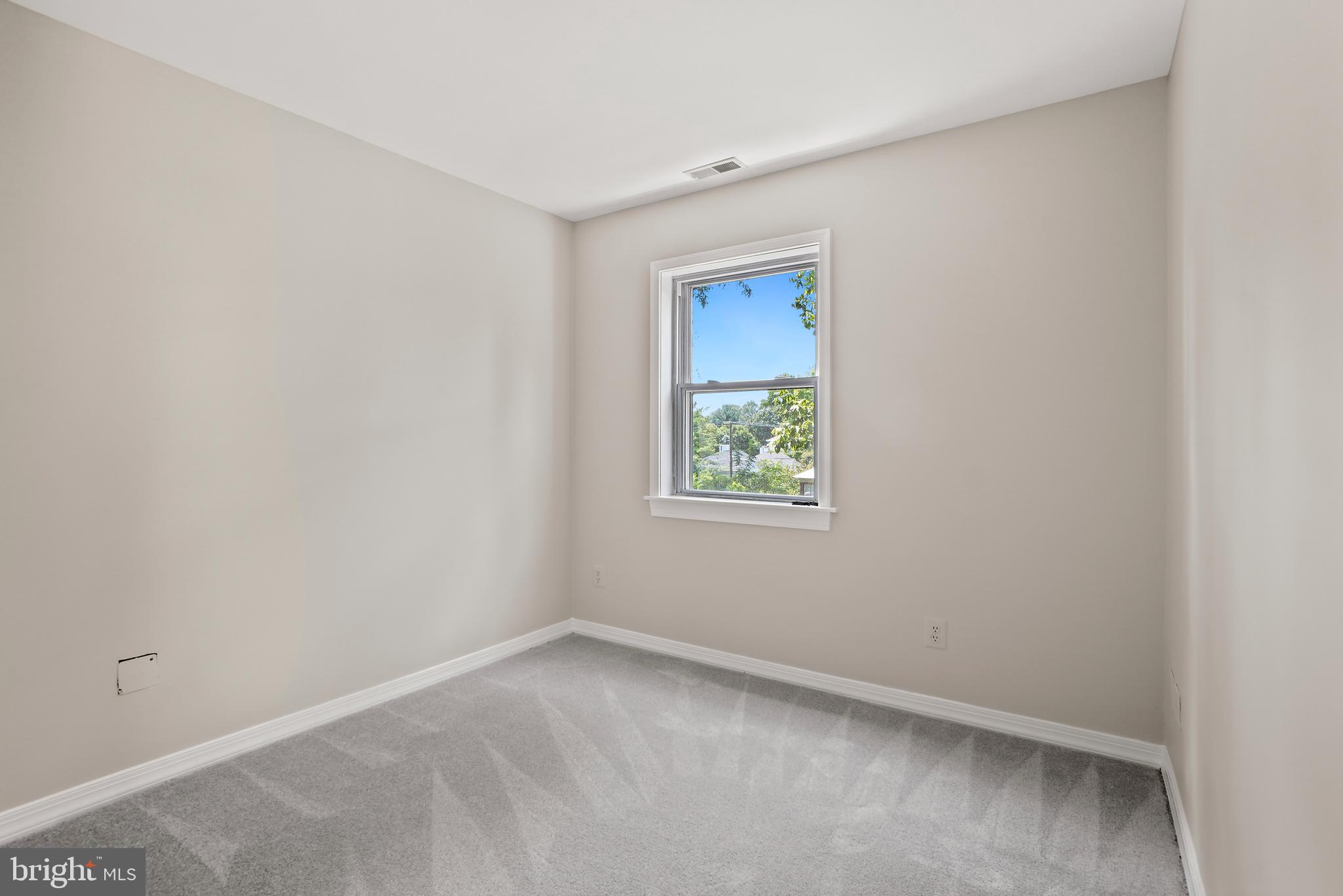 2215 Salisbury Road Silver Spring, MD 20910 - Photo 22 of 44 Versatile Sitting Room in the Primary Suite