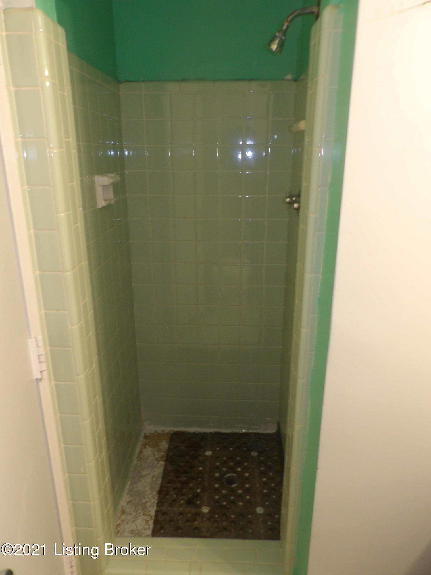 3320 Bardstown Road, Unit V2 Louisville, KY 40218 - Photo 14 of 15 Pictures are from Condo V2