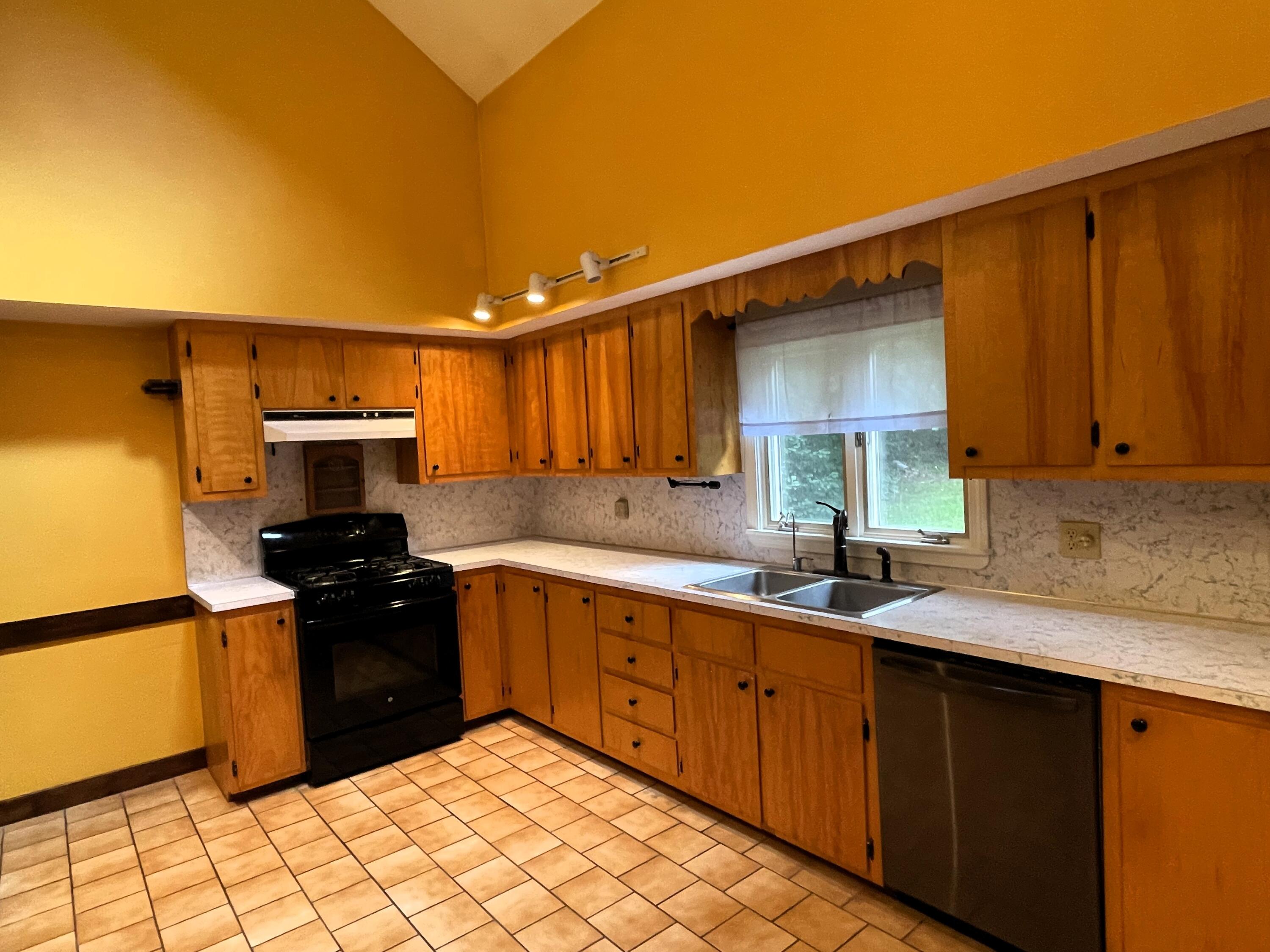 17 Waterman Road Buxton, ME 04093 - Photo 5 of 27 IMG_3847