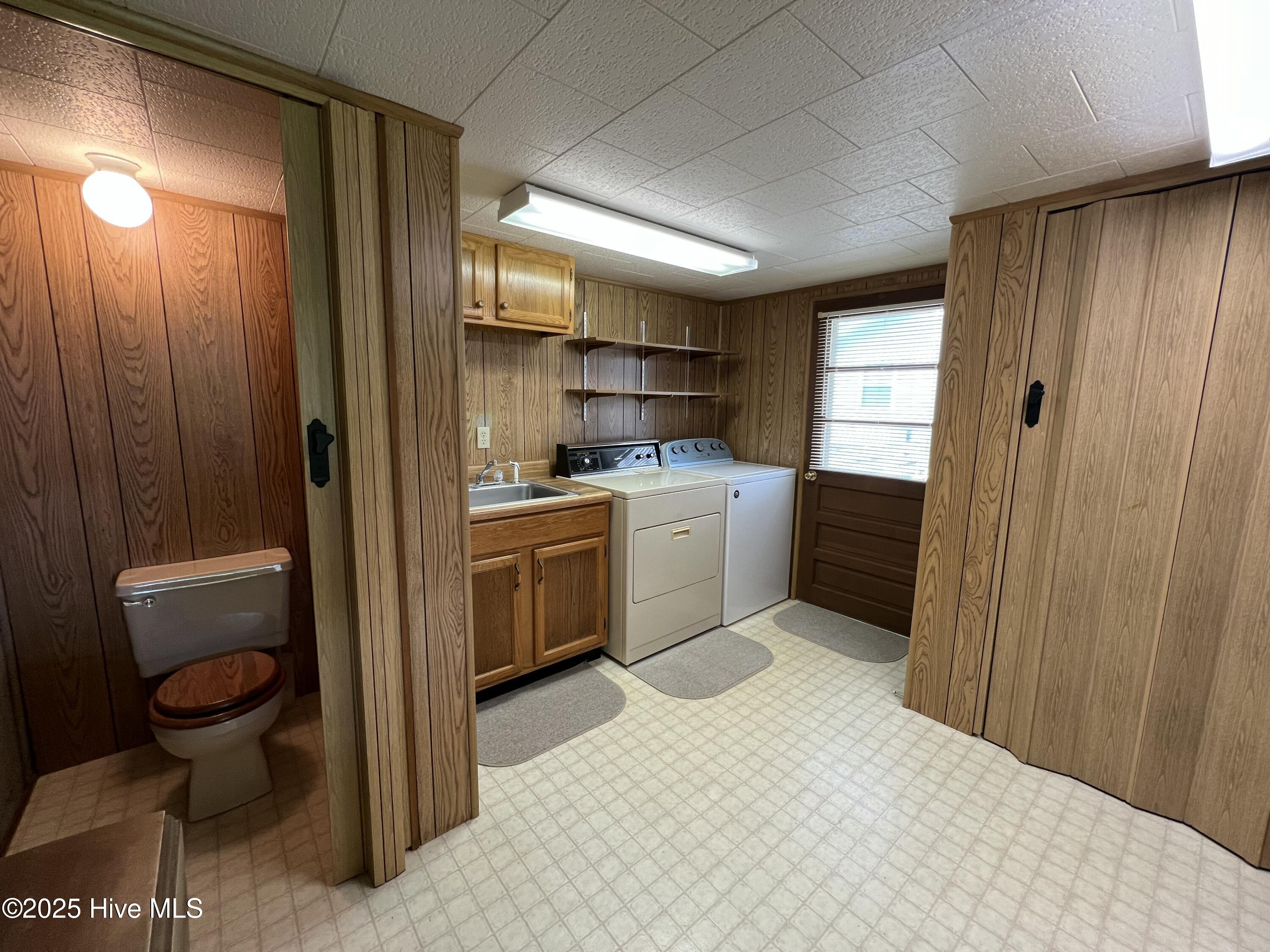 258 Hideaway Road Belhaven, NC 27810 - Photo 36 of 73 Laundry/mud room w/ 1/2 BA