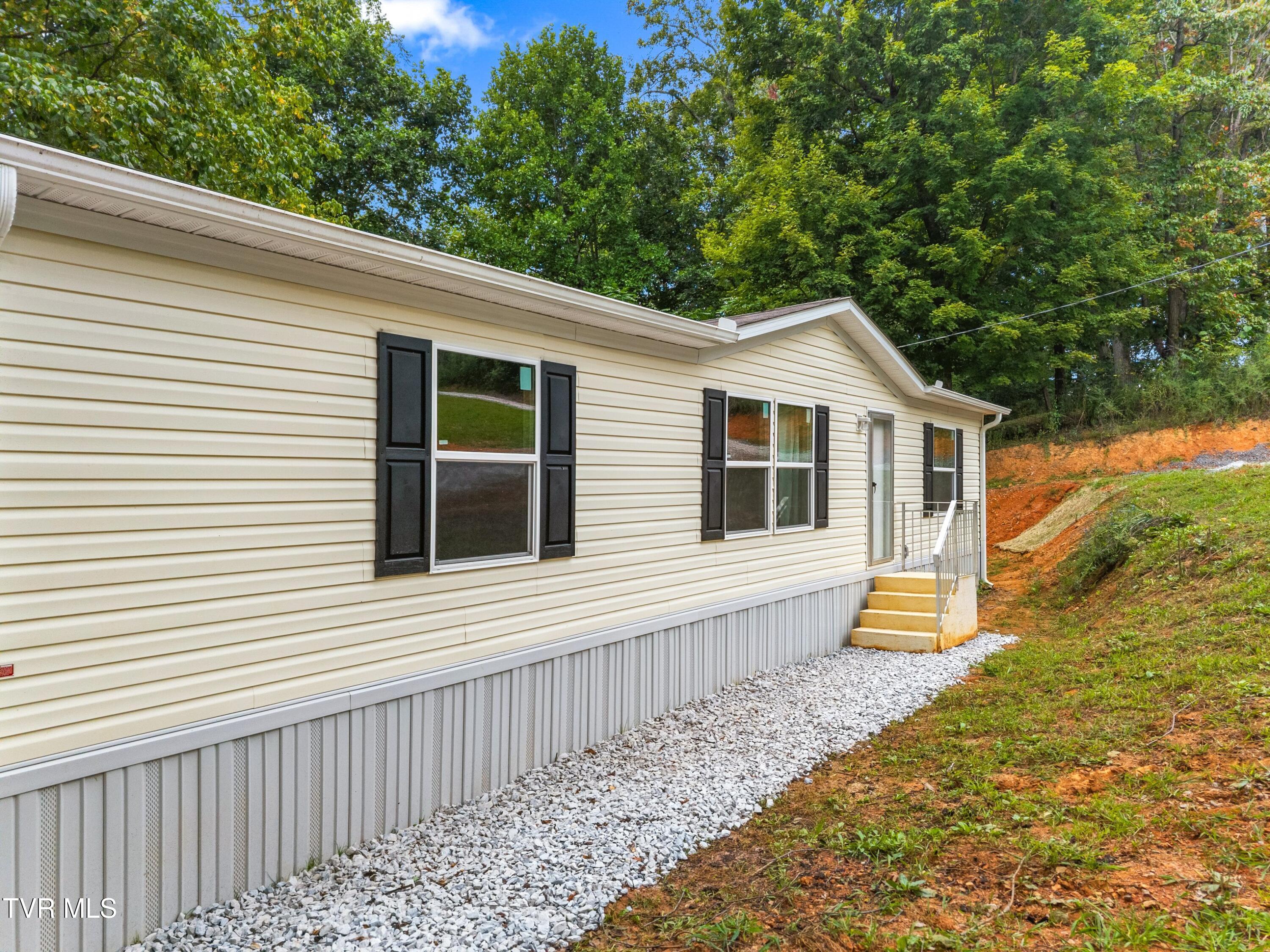 814 Pullen Road Whitesburg, TN 37891 - Photo 5 of 27 005-814PullenRoad-Whitesburg-TN-37891-SM