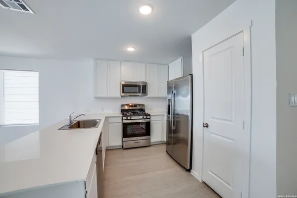 $1,500 | 12112 La Cuchilla, San Antonio, TX 78245