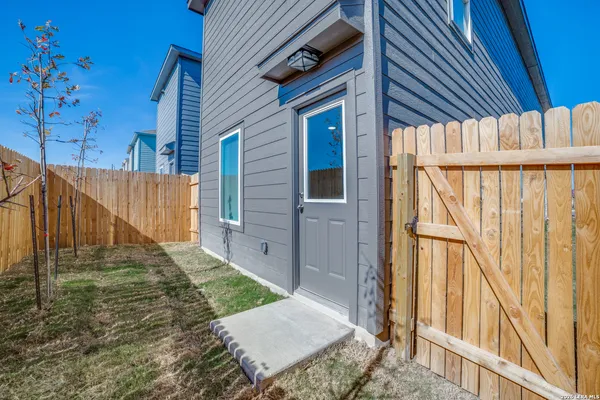 $1,500 | 12112 La Cuchilla, San Antonio, TX 78245