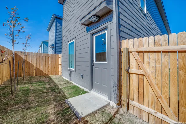 a view of a house with a backyard