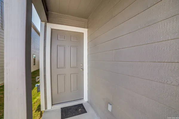 $1,500 | 12112 La Cuchilla, San Antonio, TX 78245