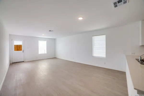 $1,500 | 12112 La Cuchilla, San Antonio, TX 78245