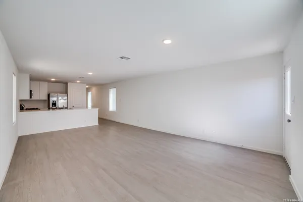 $1,500 | 12112 La Cuchilla, San Antonio, TX 78245