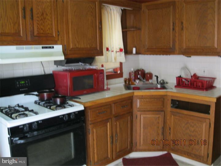 251 Maypole Road Upper Darby, PA 19082 - Photo 4 of 8 Kitchen