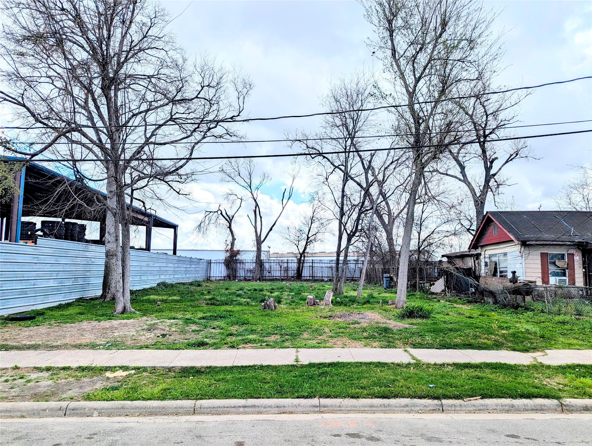 a view of a yard in front of a house