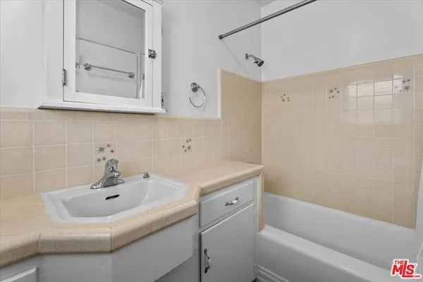 $1,995,000 | 2210 24th Street, Santa Monica, CA 90405