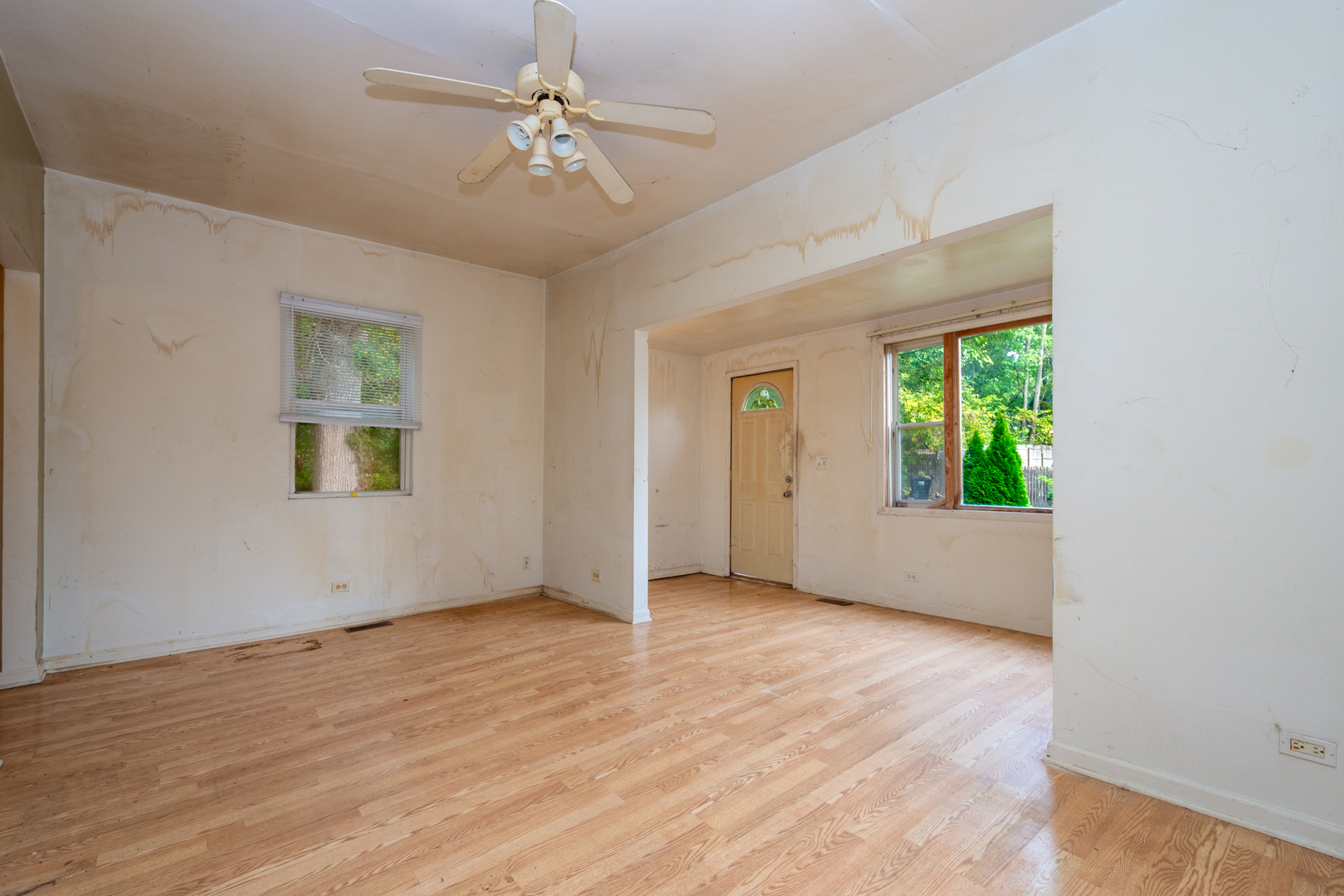 38178 1st Avenue Spring Grove, IL 60081 - Photo 4 of 19 a view of an empty room with a window