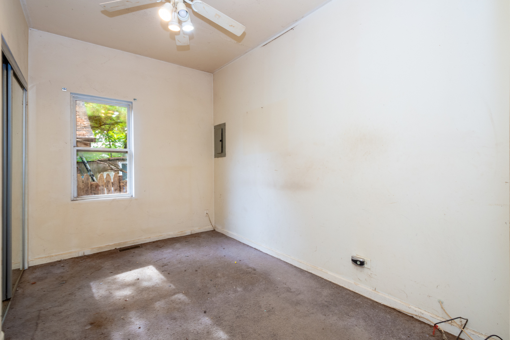 38178 1st Avenue Spring Grove, IL 60081 - Photo 10 of 19 an empty room with a window