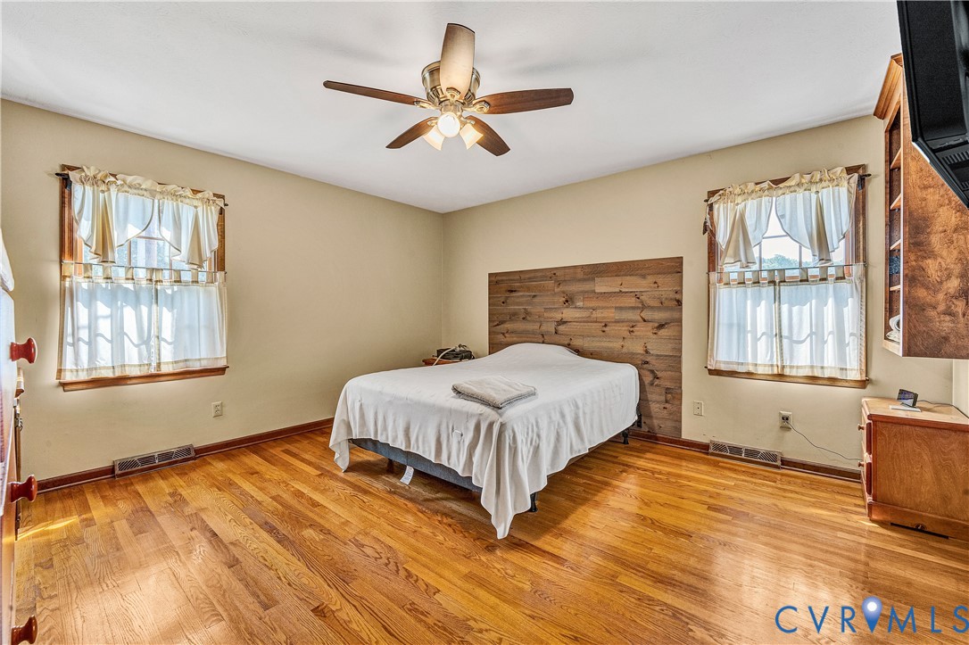 258 Willow Oak Road Appomattox, VA 24522 - Photo 17 of 50 Hardwood flooring, wood-paneled accent wall, ceili