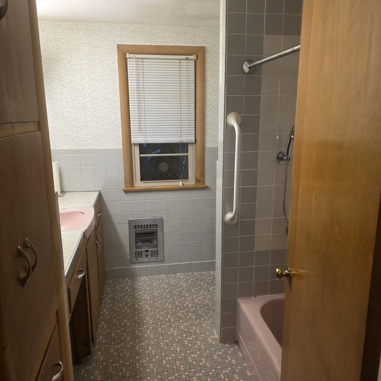 30 Woodcrest Road Springfield, MA 01129 - Photo 13 of 20