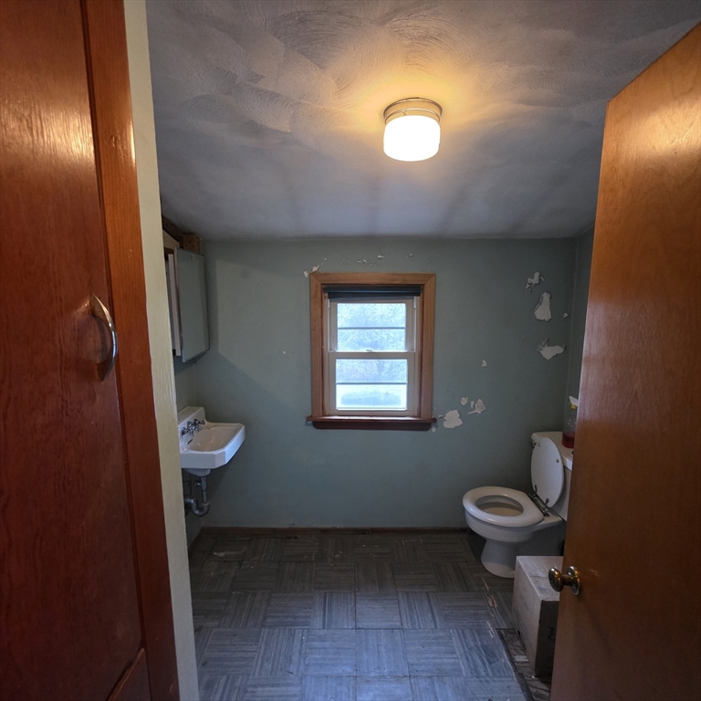 30 Woodcrest Road Springfield, MA 01129 - Photo 16 of 20