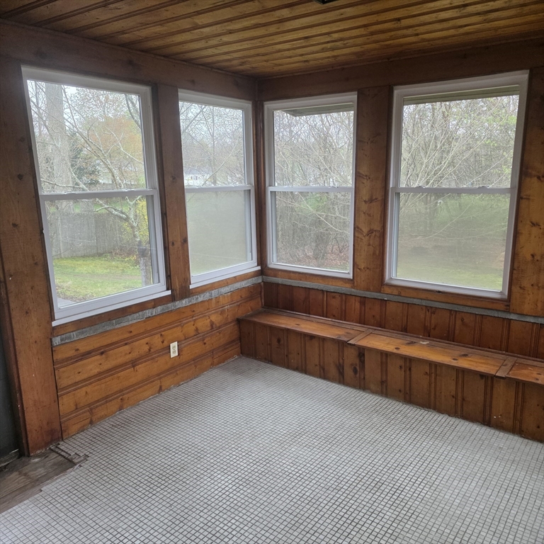 30 Woodcrest Road Springfield, MA 01129 - Photo 17 of 20