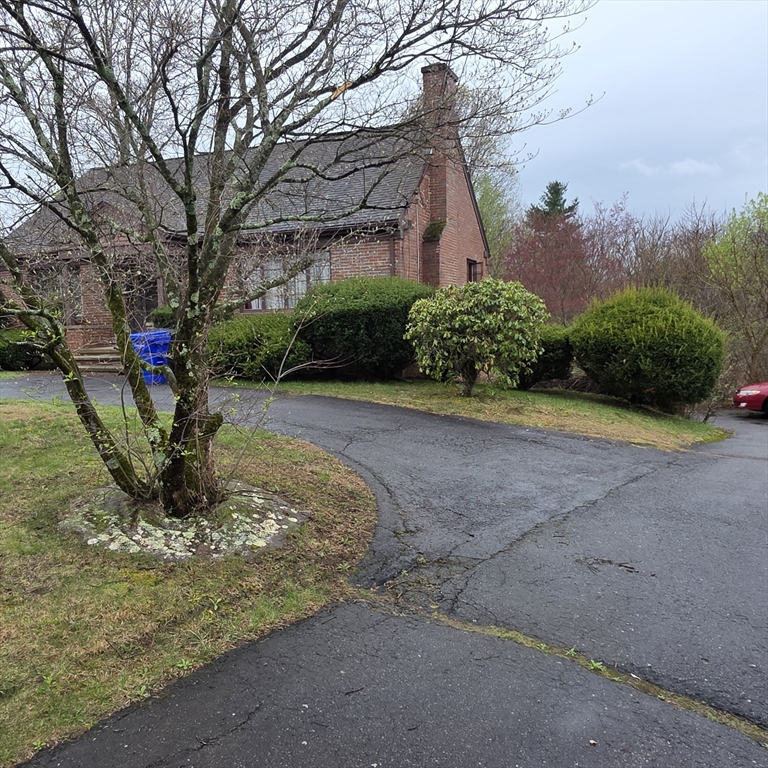 30 Woodcrest Road Springfield, MA 01129 - Photo 2 of 20