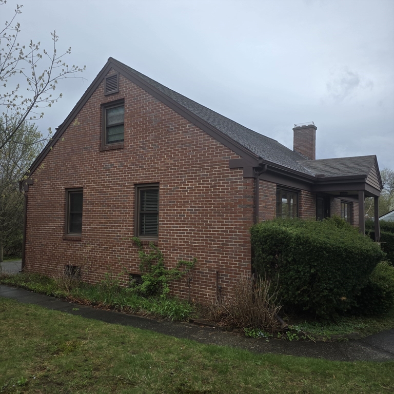 30 Woodcrest Road Springfield, MA 01129 - Photo 3 of 20