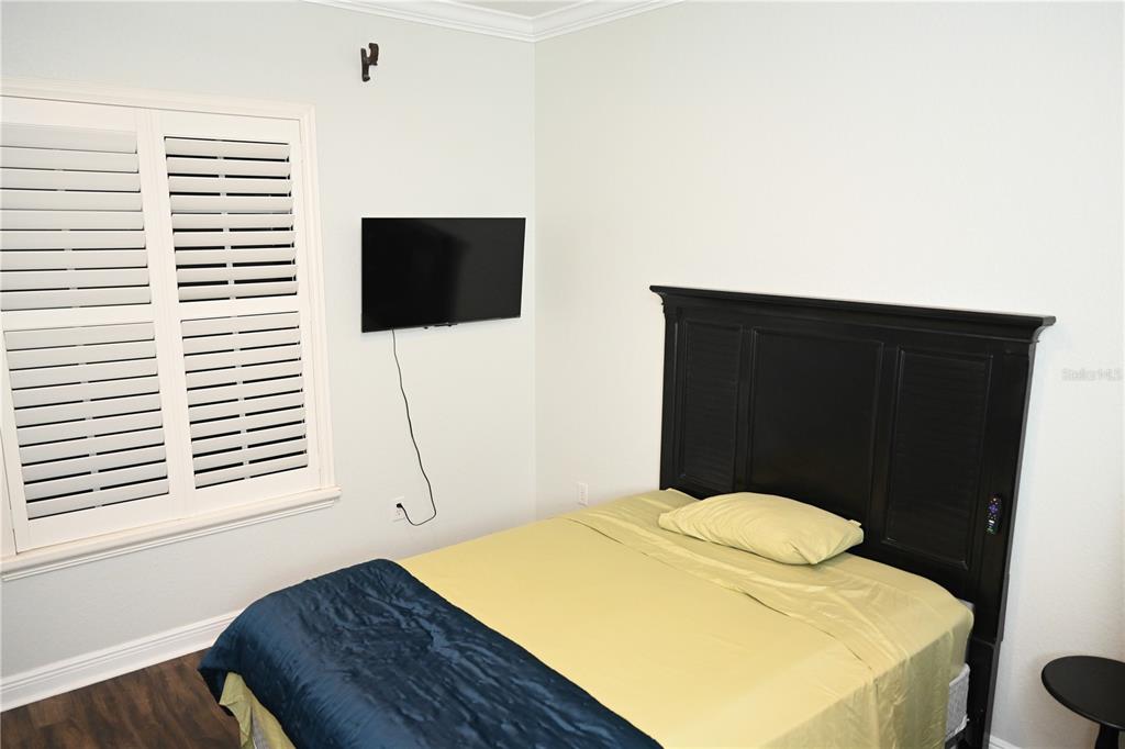 604 Morrill Court Valrico, FL 33594 - Photo 7 of 18 a bathroom with a sink and a toilet