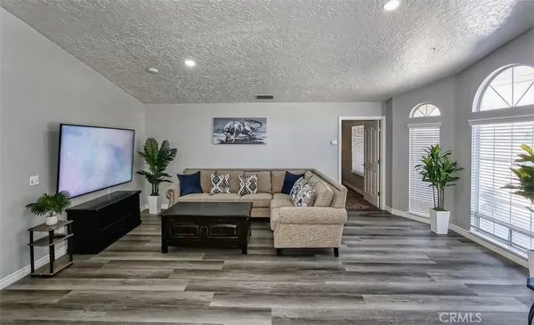 $3,500 | 17859 Yucca Street, Hesperia, CA 92345