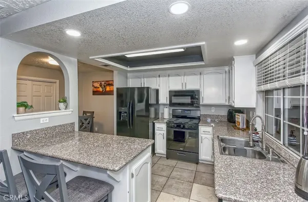 $3,500 | 17859 Yucca Street, Hesperia, CA 92345