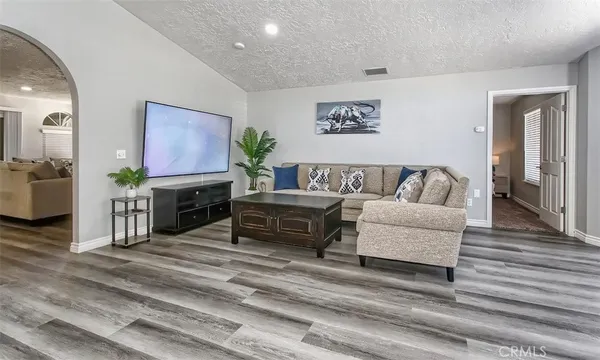 $3,500 | 17859 Yucca Street, Hesperia, CA 92345