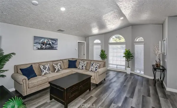 $3,500 | 17859 Yucca Street, Hesperia, CA 92345