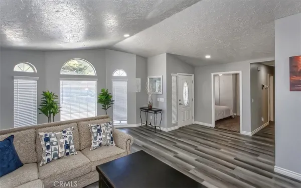 $3,500 | 17859 Yucca Street, Hesperia, CA 92345