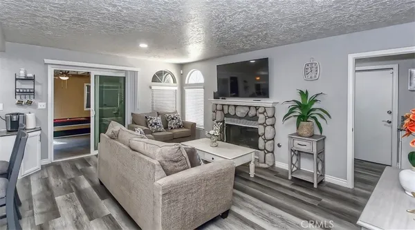 $3,500 | 17859 Yucca Street, Hesperia, CA 92345