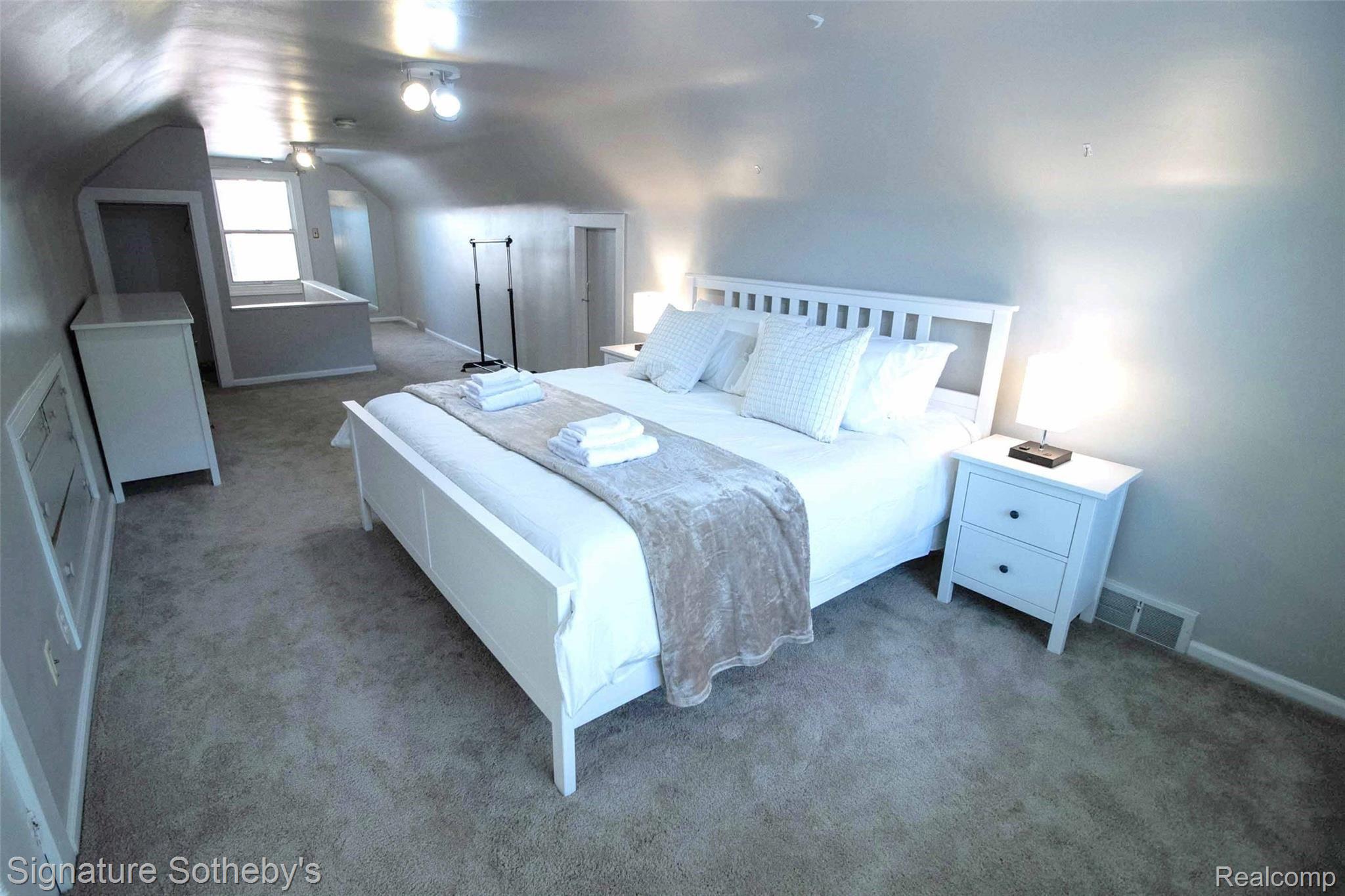 322 Kerby Road Grosse Pointe, MI 48236 - Photo 31 of 50 Master Bedroom 3.jpg