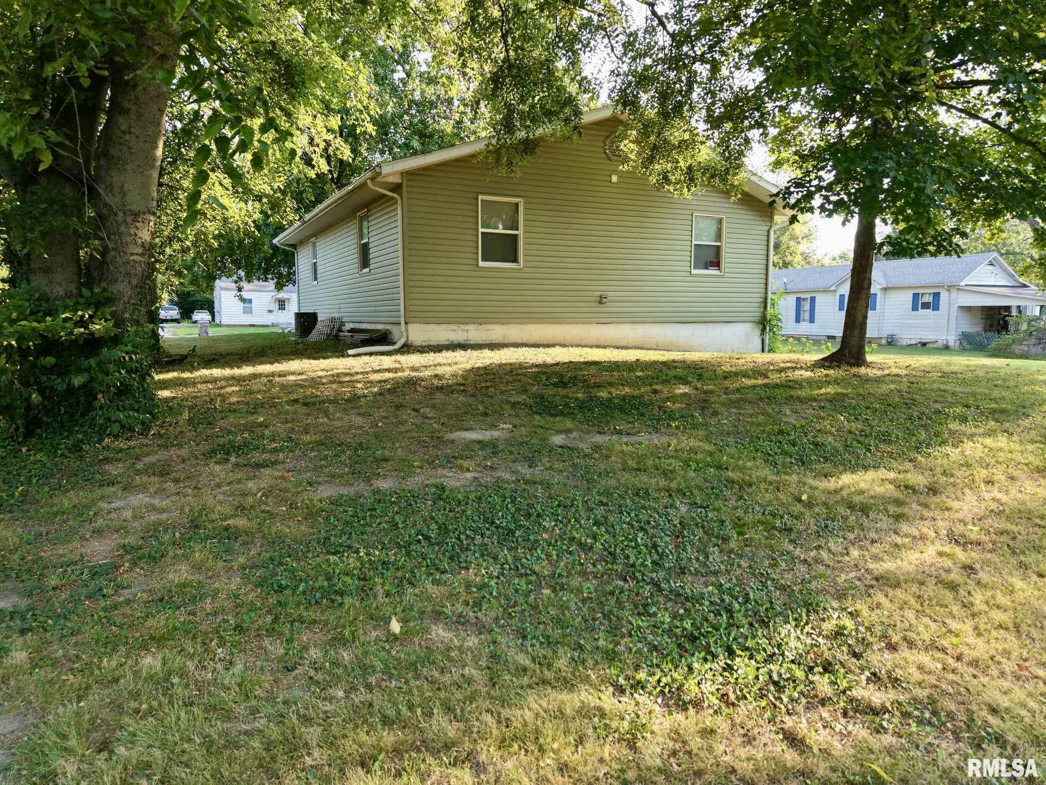 724 Division Street Benton, IL 62812 - Photo 4 of 16