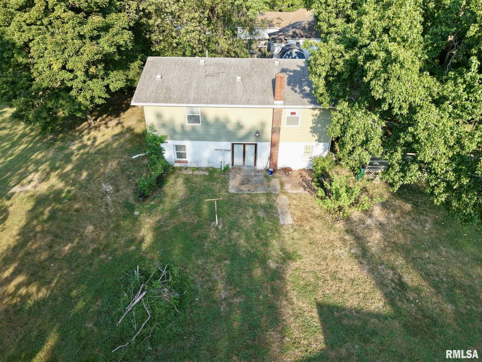 724 Division Street Benton, IL 62812 - Photo 5 of 16