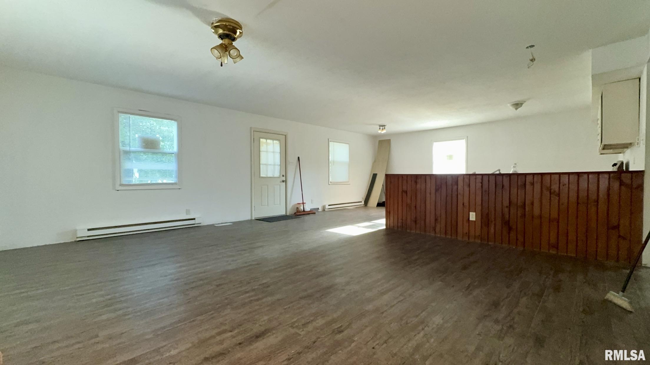 724 Division Street Benton, IL 62812 - Photo 8 of 16