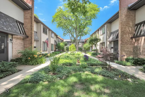 $479,900 | 1734 Henley Street, Unit 4, Glenview, IL 60025