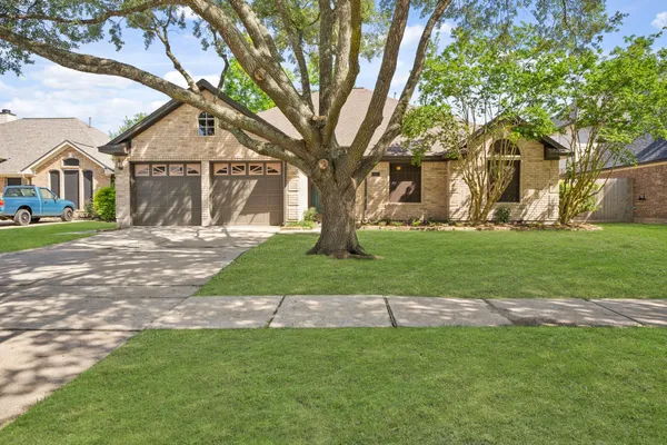 $2,450 | 710 Lochnell Drive, Houston, TX 77062