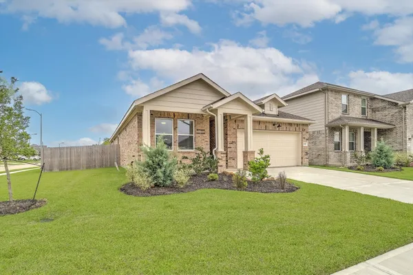 $2,800 | 8438 Bay Rdg Circle, Baytown, TX 77523