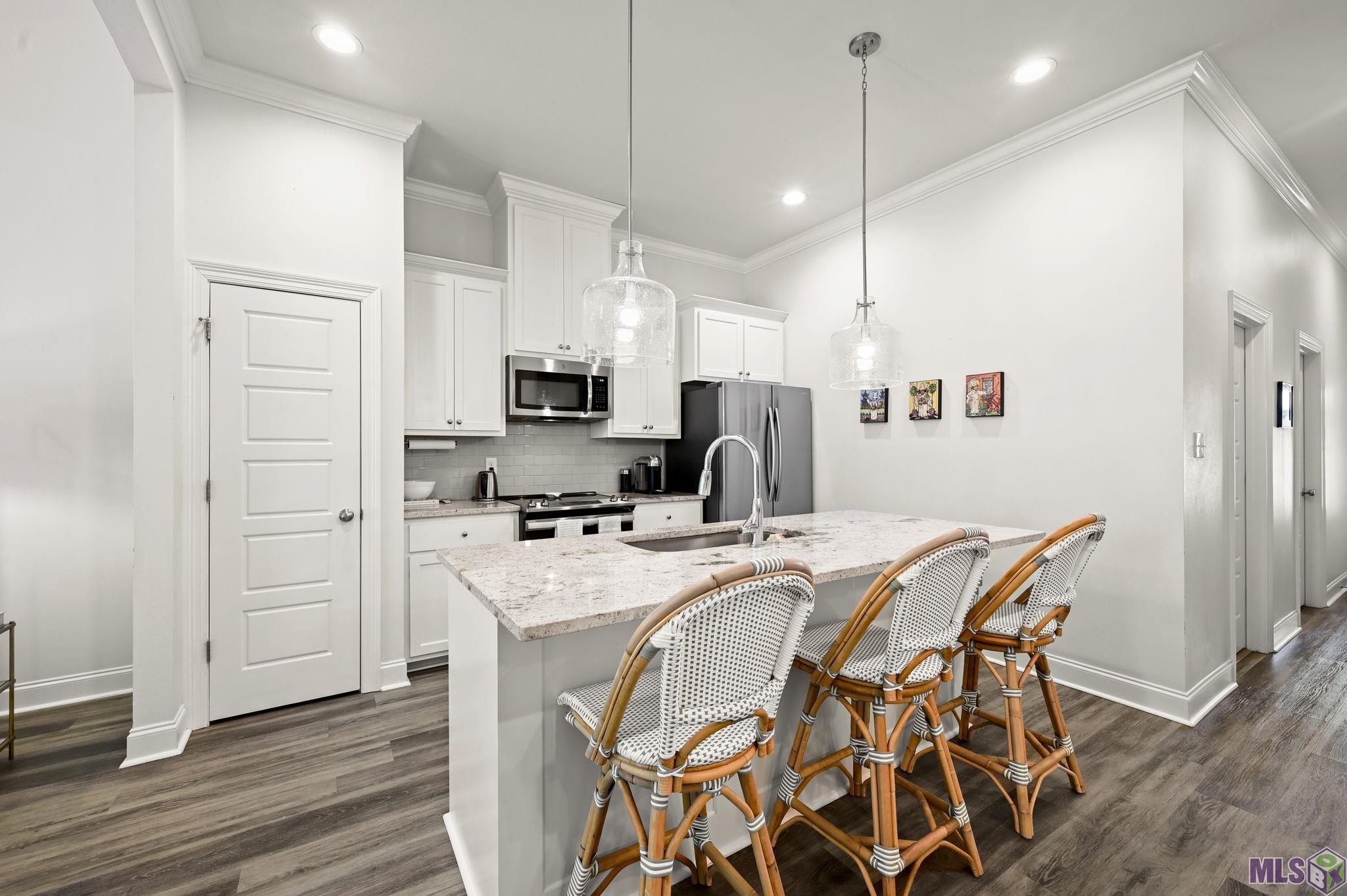 8140 Stonelake Cir Avenue East Baton Rouge, LA 70820 - Photo 3 of 20