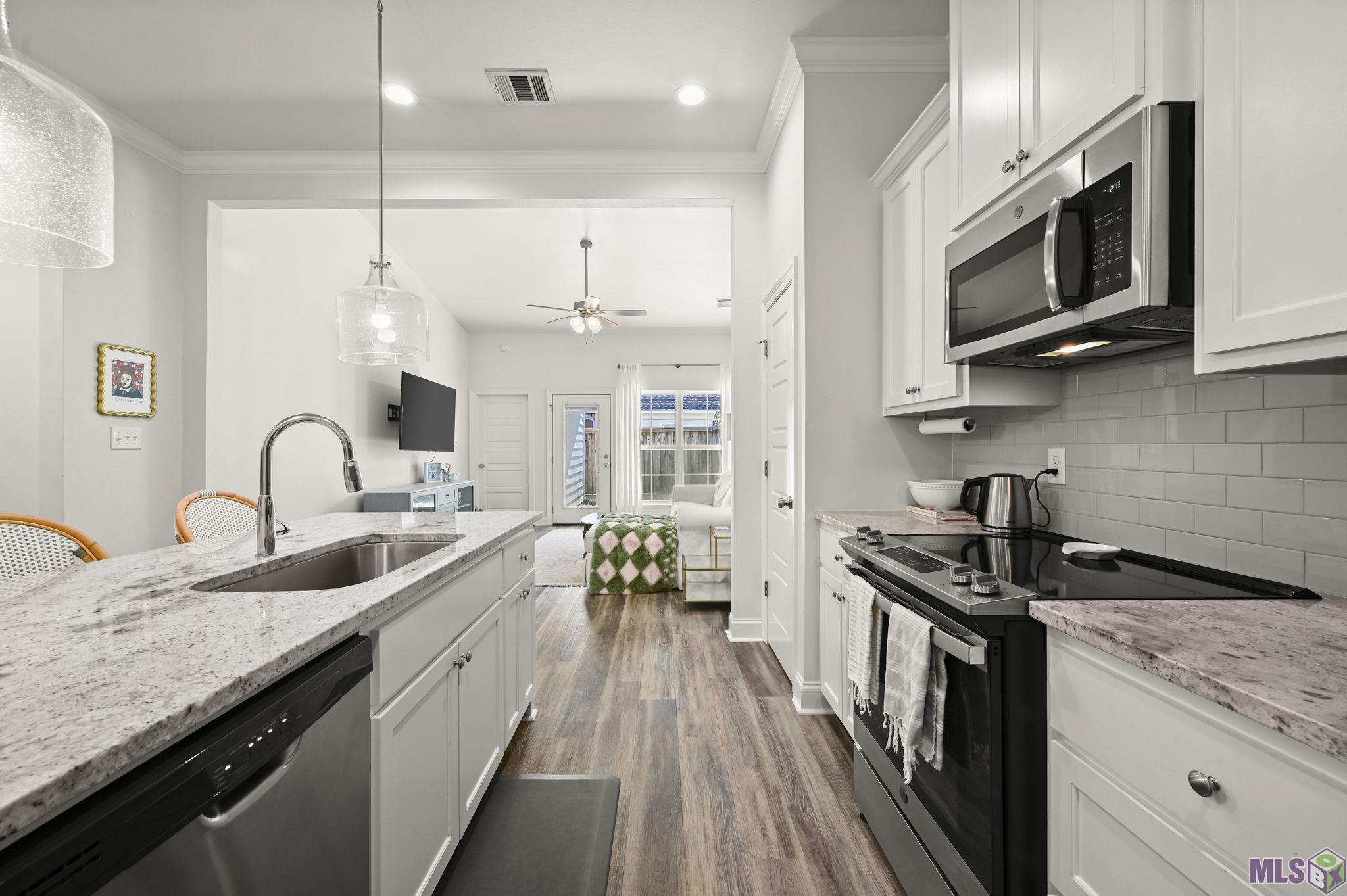 8140 Stonelake Cir Avenue East Baton Rouge, LA 70820 - Photo 4 of 20