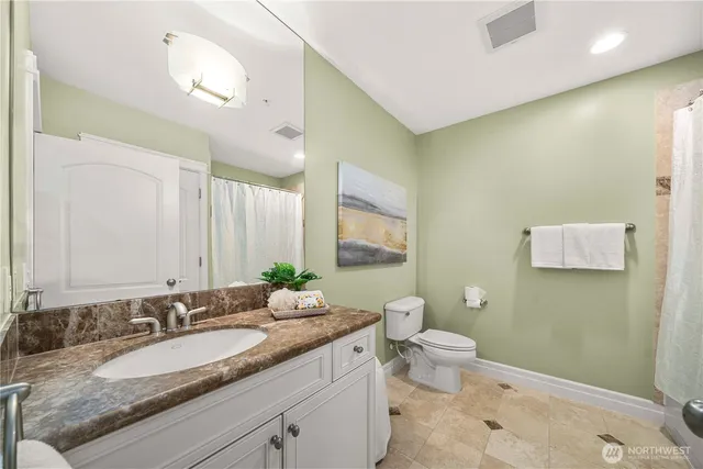 a view of room with a potted plant