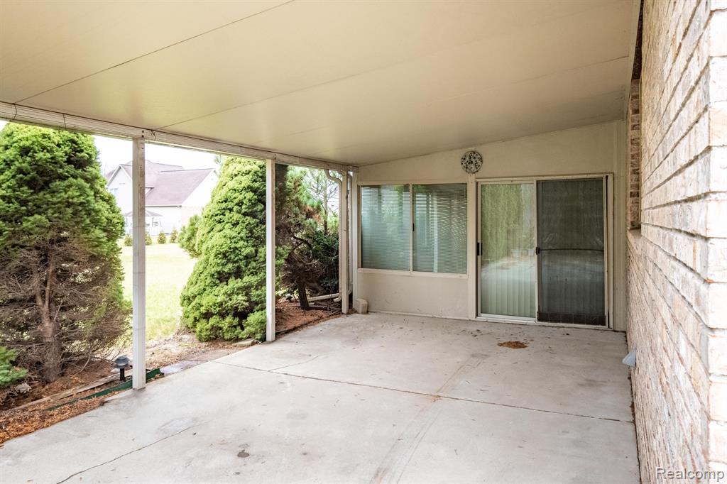 25320 Bernadine Road New Boston, MI 48164 - Photo 34 of 43 Gallery Image 34