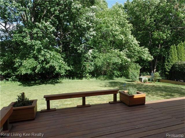 1802 Snowden Circle Rochester Hills, MI 48306 - Photo 4 of 28