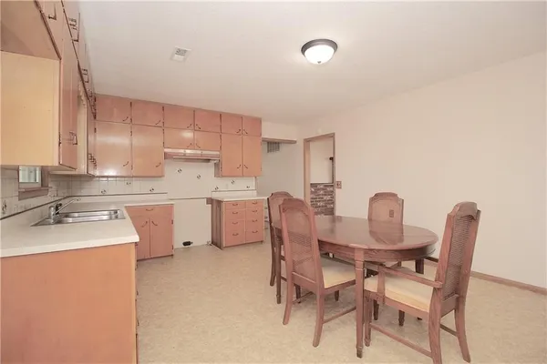 $484,000 | 16702 South 59th Highway, Welda, KS 66091