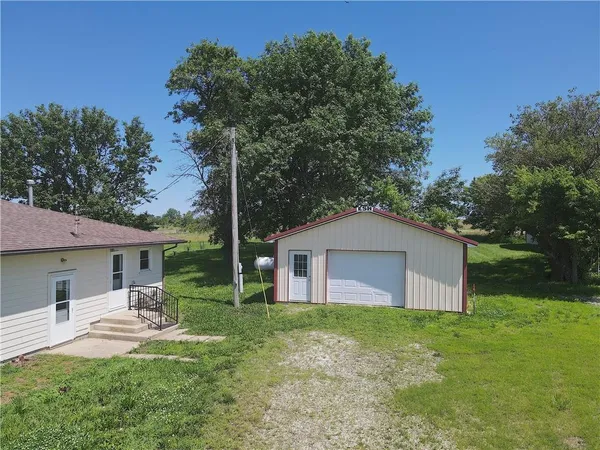 $484,000 | 16702 South 59th Highway, Welda, KS 66091