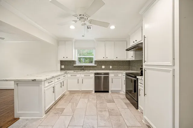 $2,800 | 9762 Tappenbeck Drive, Houston, TX 77055