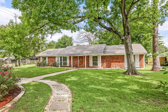 $2,800 | 9762 Tappenbeck Drive, Houston, TX 77055