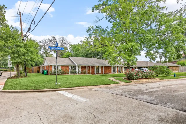 $2,800 | 9762 Tappenbeck Drive, Houston, TX 77055