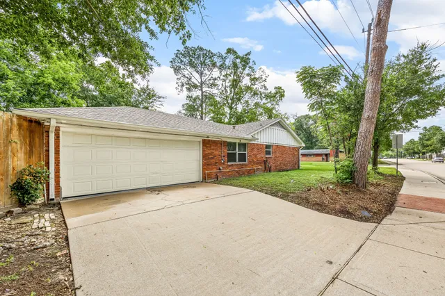 $2,800 | 9762 Tappenbeck Drive, Houston, TX 77055