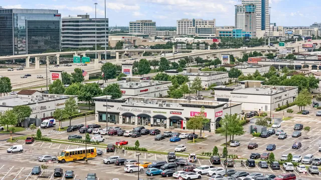 $2,800 | 9762 Tappenbeck Drive, Houston, TX 77055